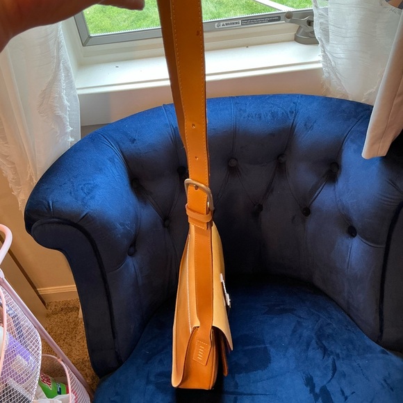 Francesco Biasia Tan Leather Crossbody Bag - Picture 10 of 12